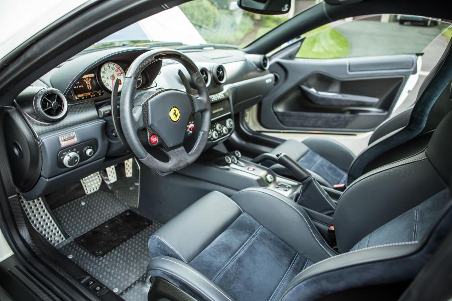 Интерьер Ferrari 599 GTO 2010 года  (US) (фото 11 из 40)